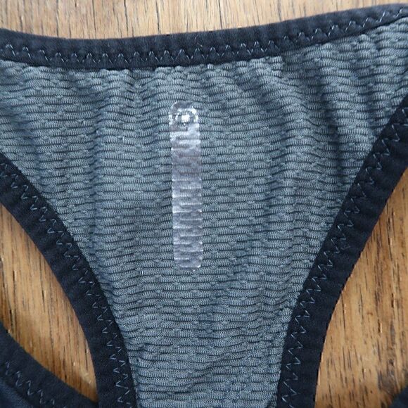 PEARL IZUMI BLACK & GREY TWIST BACK WORKOUT GYM YOGA TANK TOP SIZE XS - Picture 4 of 4